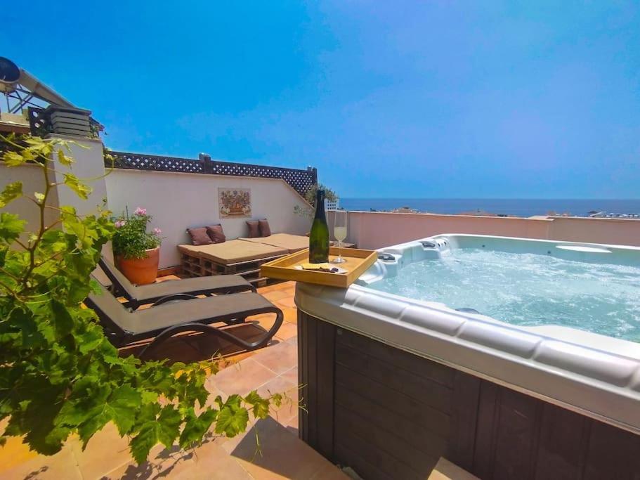 Appartement Penthouse With Jacuzzi And Spectacular Sea Views à Nerja Extérieur photo